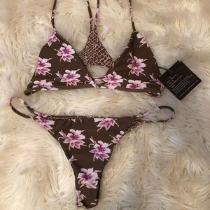 Acacia Capsule Aloha Set (Shaka Top + Fin Bottoms)
